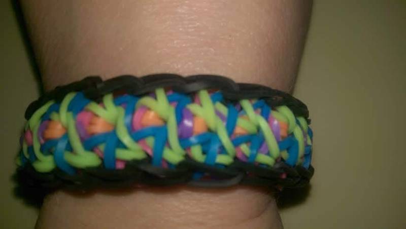 Rainbow Loom Multi Farbiges Criss Cross Armband Rainbow Loom Multi Farbiges Criss Cross Armband von StoneJewelryCompany