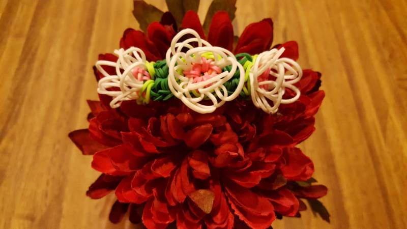 Regenbogen Loom Blume Stretchy Armband Regenbogen Loom Blume Stretchy Armband von StoneJewelryCompany