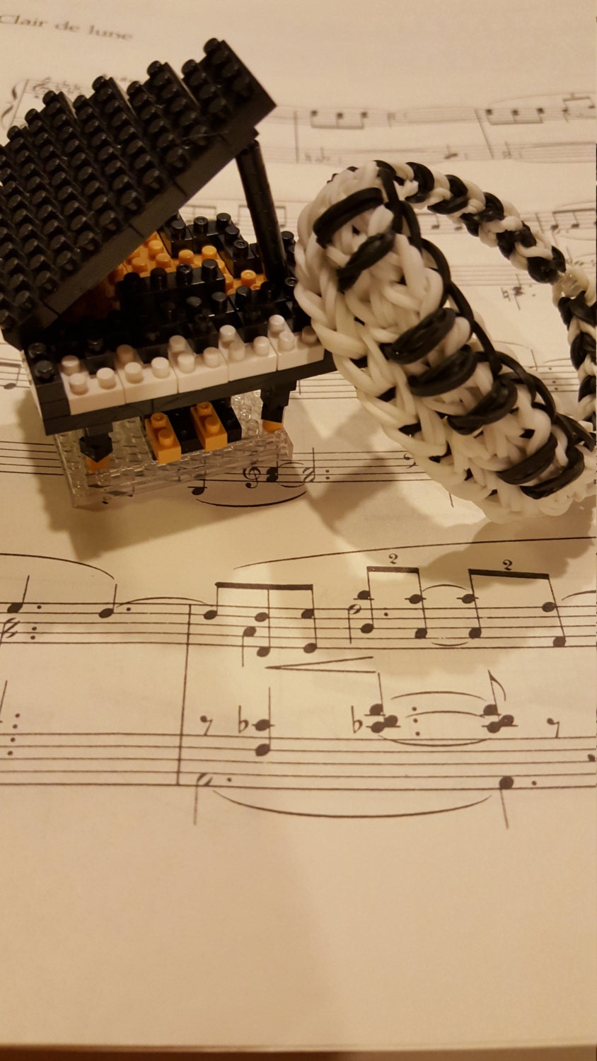 Regenbogen Loom Klavier Schlüssel Dehnbares Armband Regenbogen Loom Klavier Schlüssel Dehnbares Armband von StoneJewelryCompany