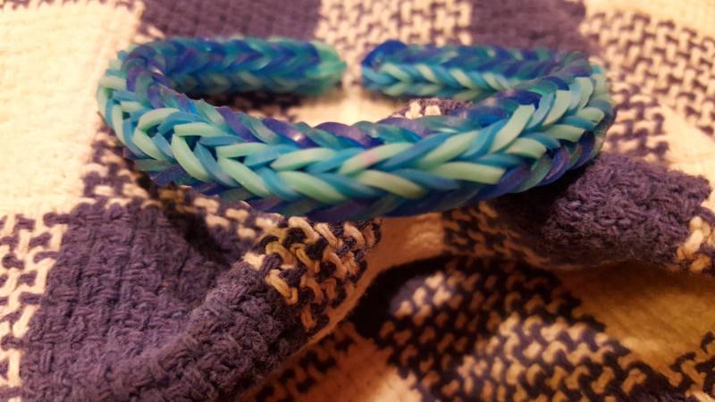 Regenbogen Webstuhl Double Cross Fishtail Stretchy Armband Regenbogen Webstuhl Double Cross Fishtail Stretchy Armband von StoneJewelryCompany