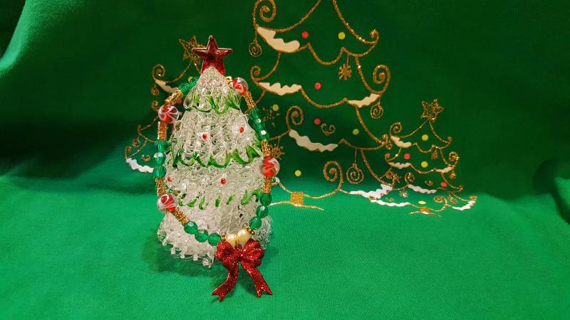 Rot & Grün Weihnachtskranz Perlen Stretch Armband Rot & Grün Weihnachtskranz Perlen Stretch Armband von StoneJewelryCompany