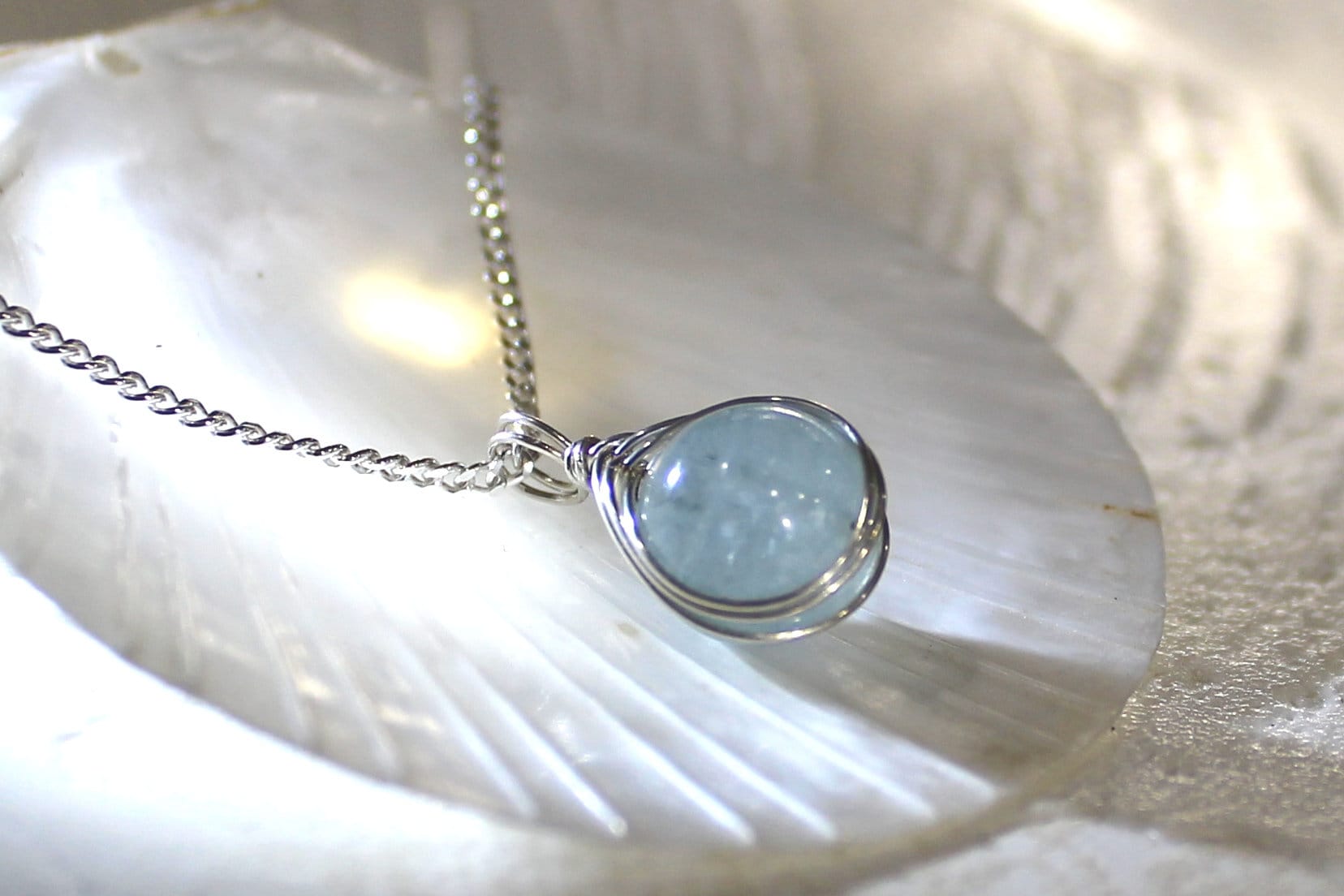 Aquamarin Sterling Silber Halskette Draht Gewickelt März Geburtsstein Aquamarin Sterling Silber Halskette Draht Gewickelt März Geburtsstein von StoneLinkDesigns