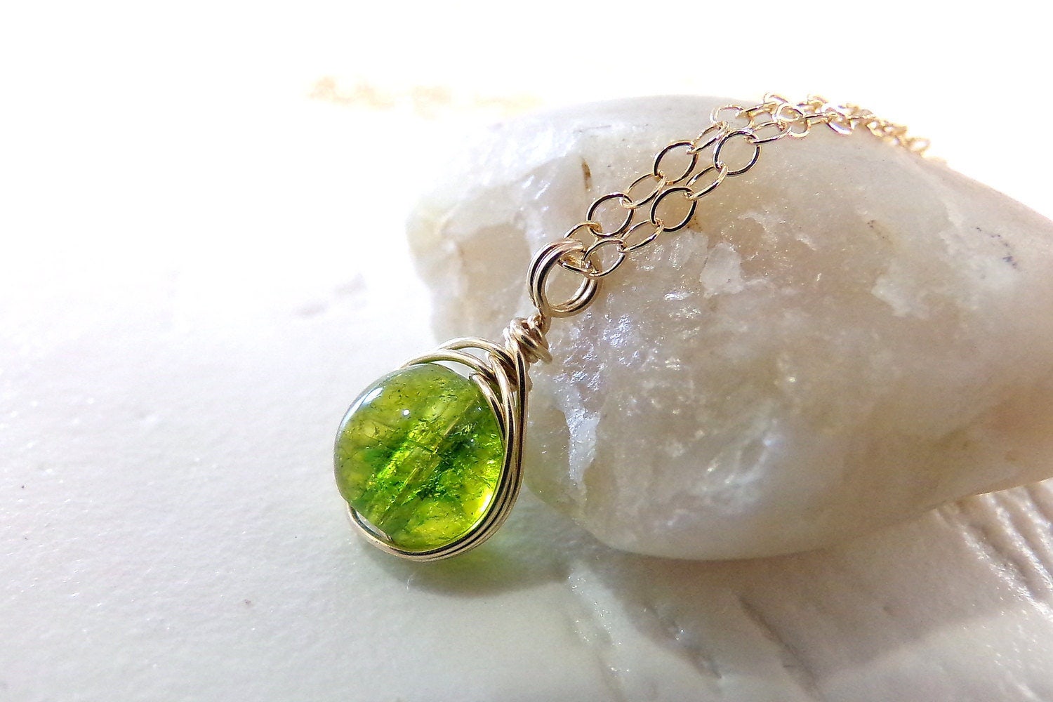 Peridot Kette Draht Gewickelt August Geburtsstein Anhänger Peridot Kette Draht Gewickelt August Geburtsstein Anhänger von StoneLinkDesigns