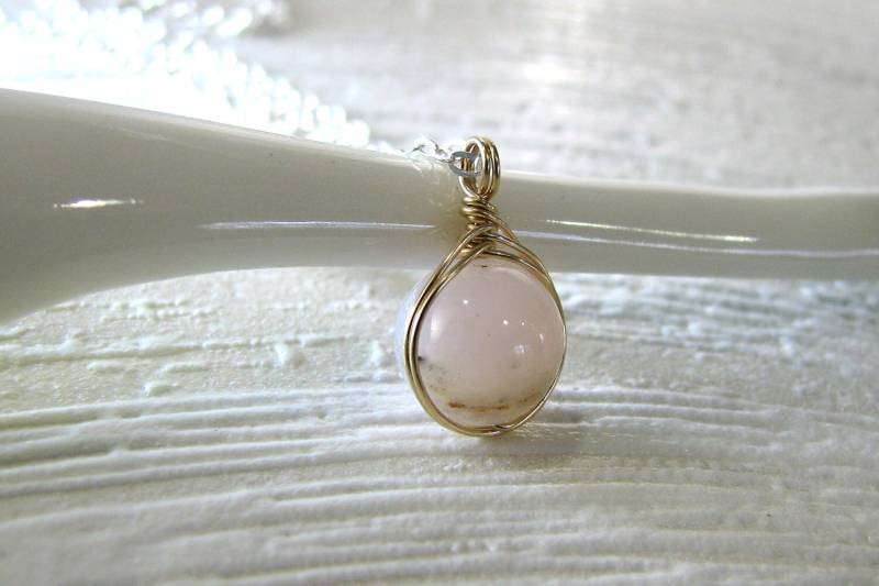 Rosa Opal Halskette Sterling Silber & Golddraht Gewickelt Anhänger Rosa Opal Halskette Sterling Silber & Golddraht Gewickelt Anhänger von StoneLinkDesigns