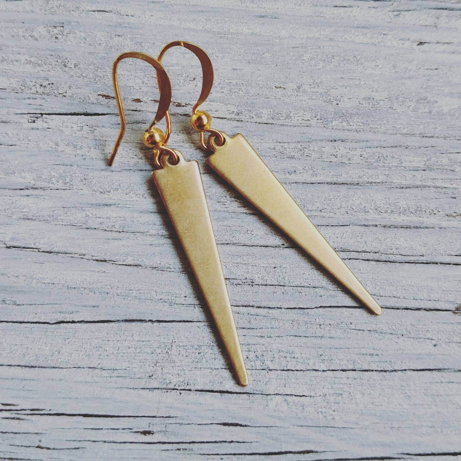 Flache Rohmessing Spike Ohrringe von StoneLoveJewelryGirl