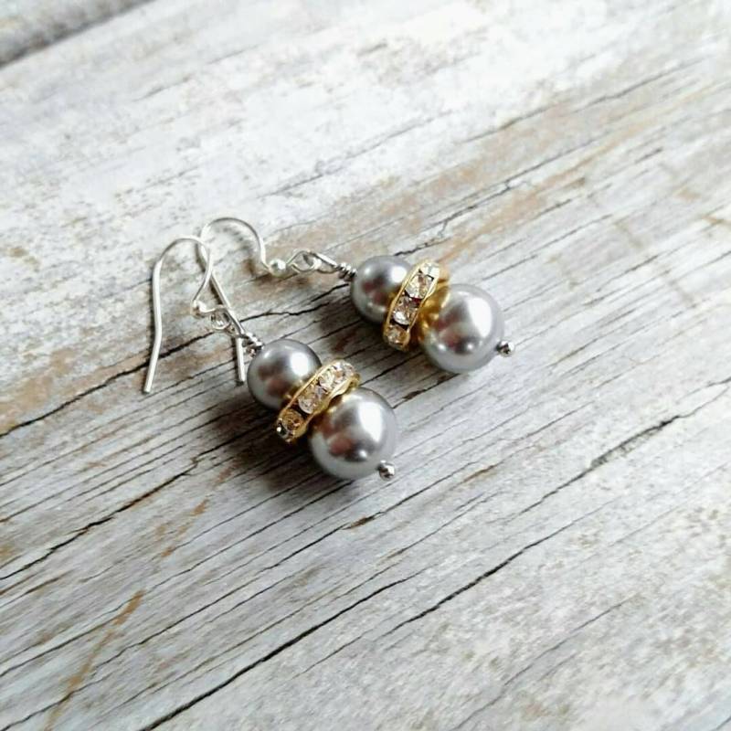 Graue Perlen Und Kristall Ohrringe, Baumeln Draht Wickeln Tropfen Handgemachte von StoneLoveJewelryGirl