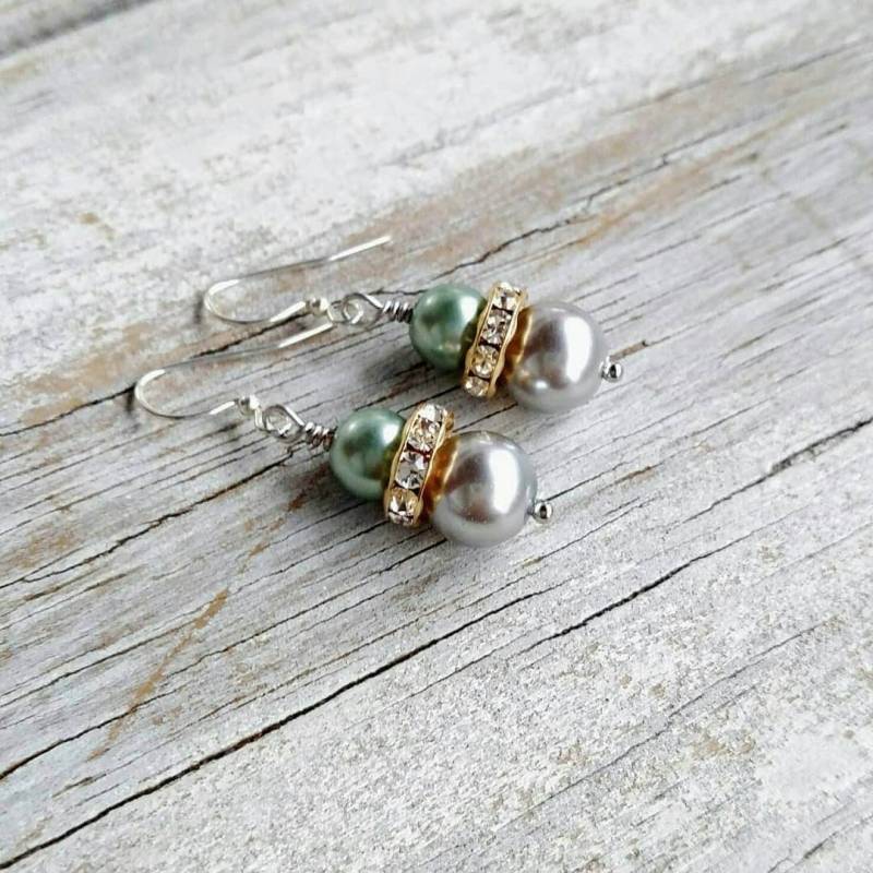 Graue Perlen Und Kristall Ohrringe, Baumeln Draht Wickeln Tropfen Handgemachte von StoneLoveJewelryGirl