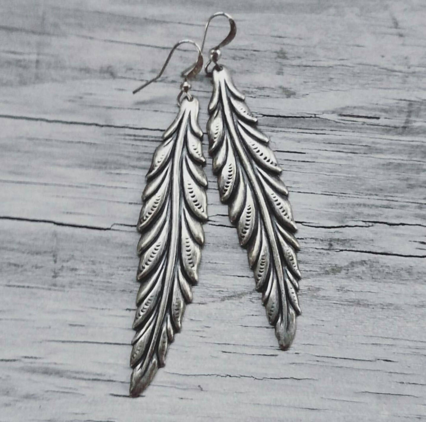 Versilberte Schöne Feder-Ohrringe von StoneLoveJewelryGirl