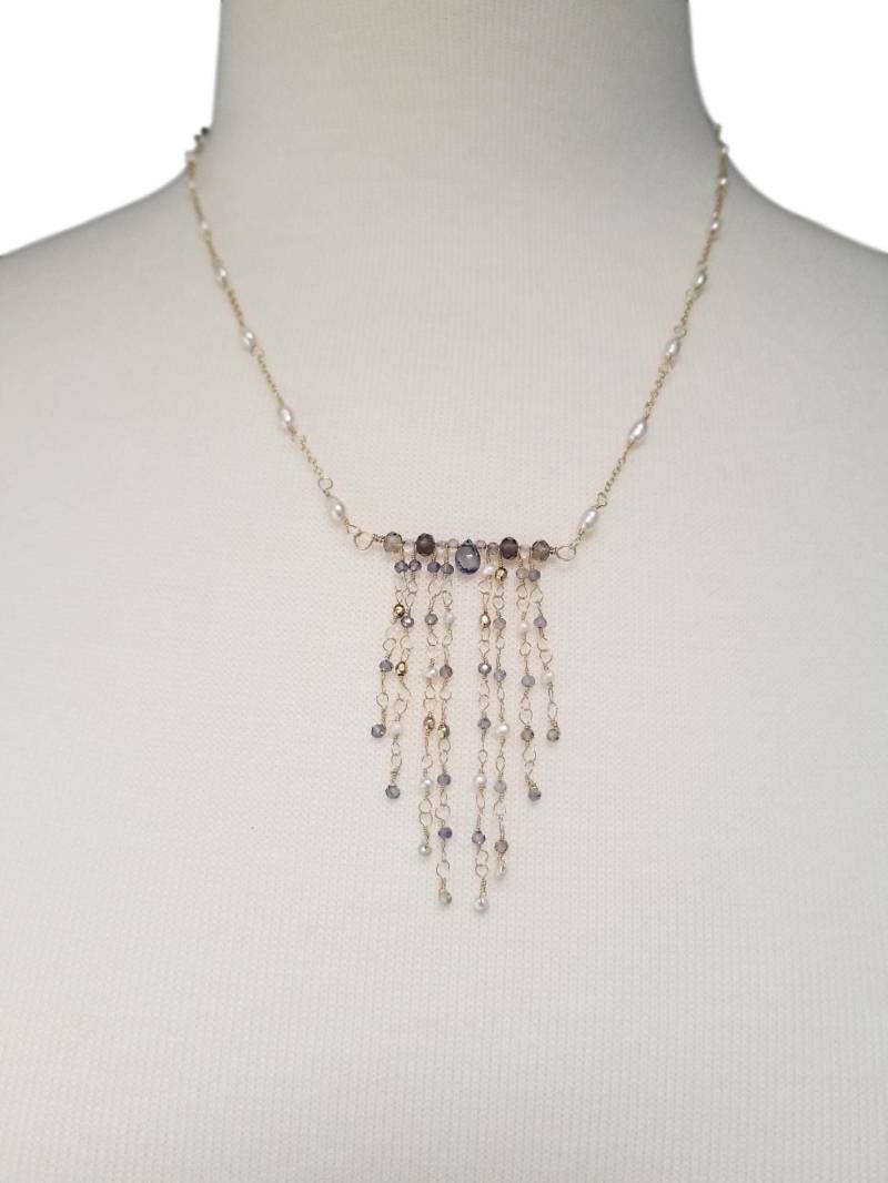 Edelstein Quasten Kette Mit Rauchquarz, Iolith Gold Filled Perlen & Ohrstecker Kette, Schimmernde Wasserfall Kristall Bar Halskette von StoneLuxxeJewelry