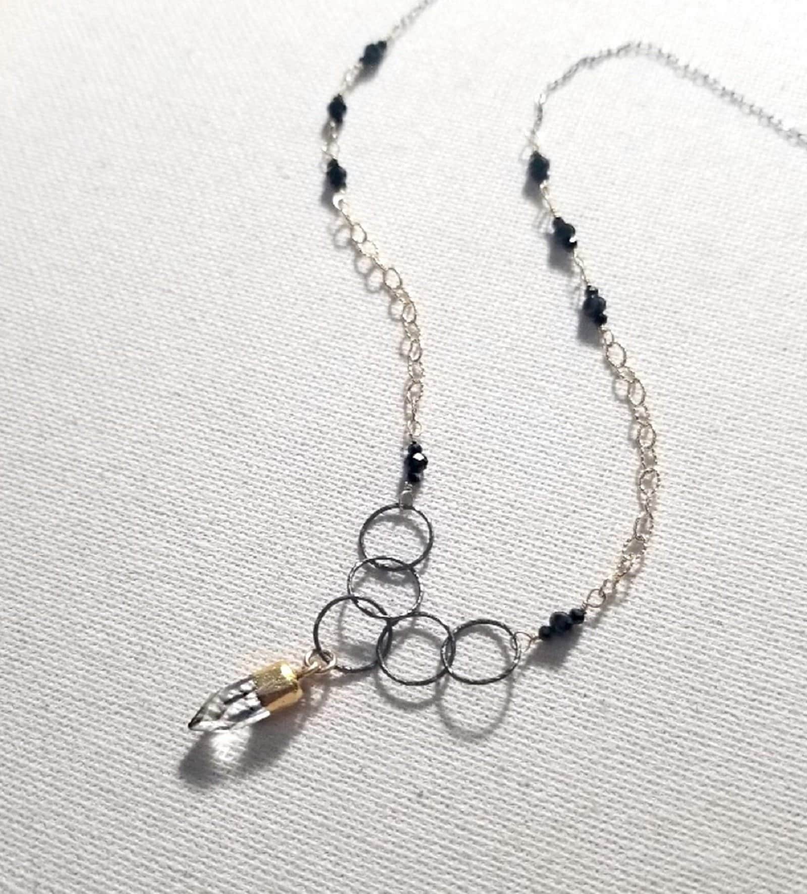 Gemischte Metall Halskette W/Facettierte Galvanisierte Quarz Kristall Tropfen & Oxidierte Reifen Kette, Schwarze Spinell Und Gold Gefüllt Kette von StoneLuxxeJewelry