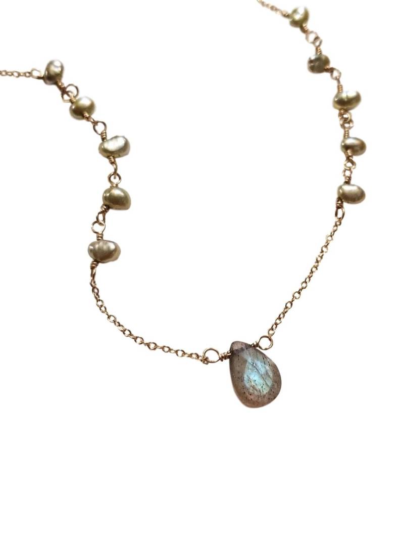 Halskette W/Grünen Perlen & Labradorit, Vergoldete Perlenkette Mit Labradorit-Tropfen, Meerjungfrau-Halskette Grünen von StoneLuxxeJewelry