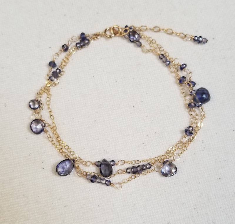 Multi-strang Armband W/Iolith Tropfen Gold-Filled Kette, Violette Kristalle, Etwas Blauer Hochzeitsschmuck, Tennis Geschenk von StoneLuxxeJewelry