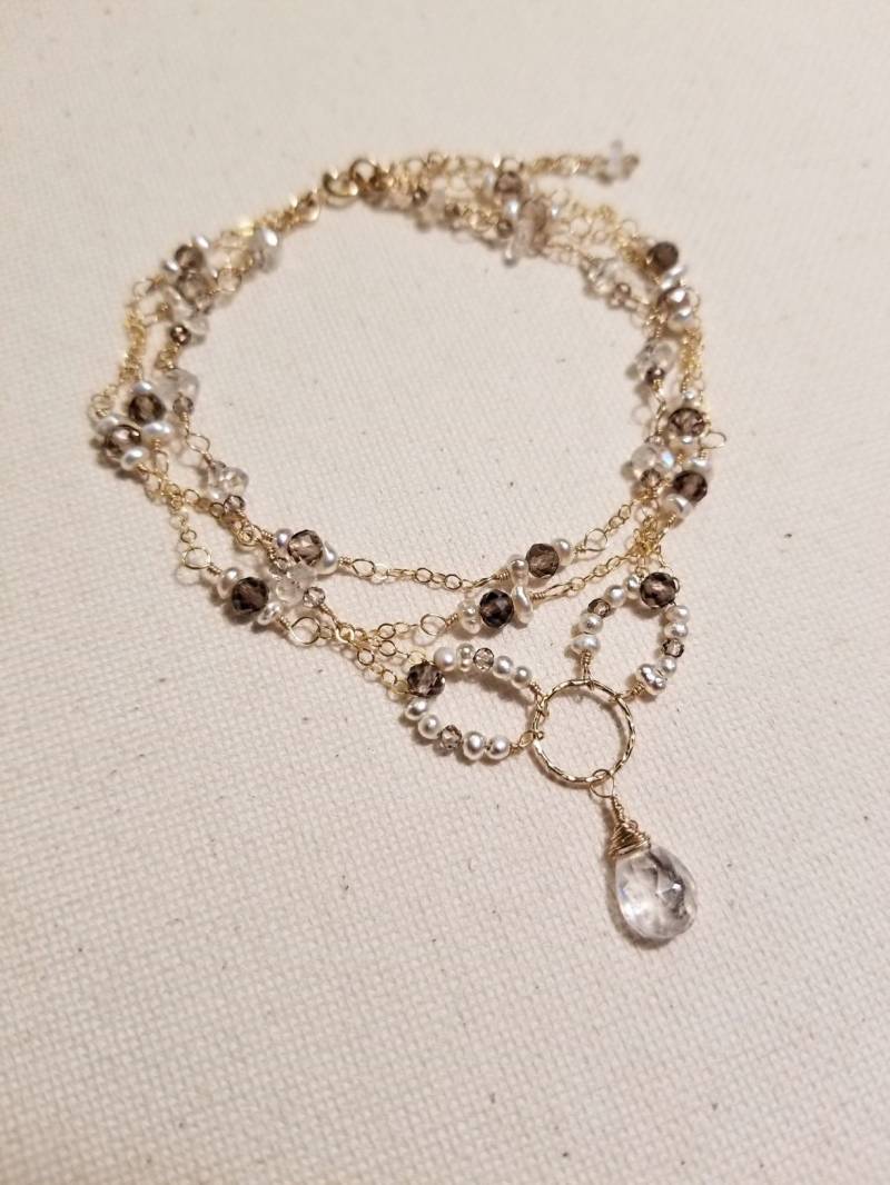 Triple-strang-Armband Mit Rauchquarz, Mondstein & Süßwasser-Perlen Und Gold-Füllung Kette, Einzigartige Skulpturale Drop Armband, Ombre Edelsteine von StoneLuxxeJewelry