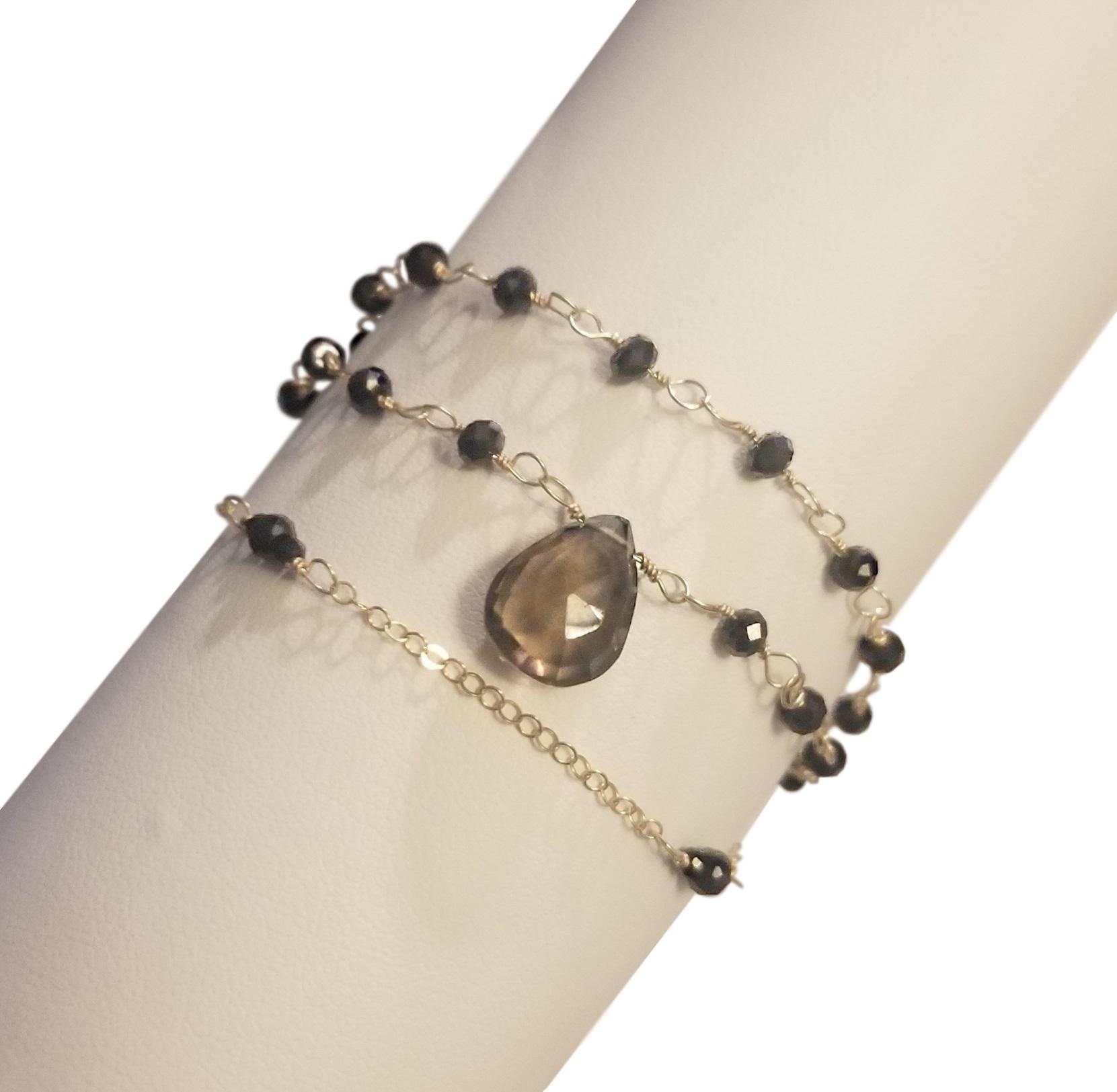 Triple-strang Armband W/Black Spinell Und Gold Gefüllt Kette & Rauchquarz Teardrop Schwarz Edelstein Armband, Schwarz, Zierliche Schmuck von StoneLuxxeJewelry