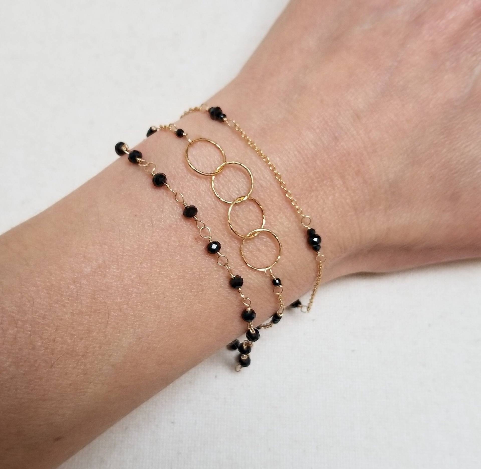 Triple-strang Armband W/Spinell & Gold Gefüllt Kette, Schwarze Edelstein Und Armband, Schwarz Schmuck, Zierliche Geschenke von StoneLuxxeJewelry