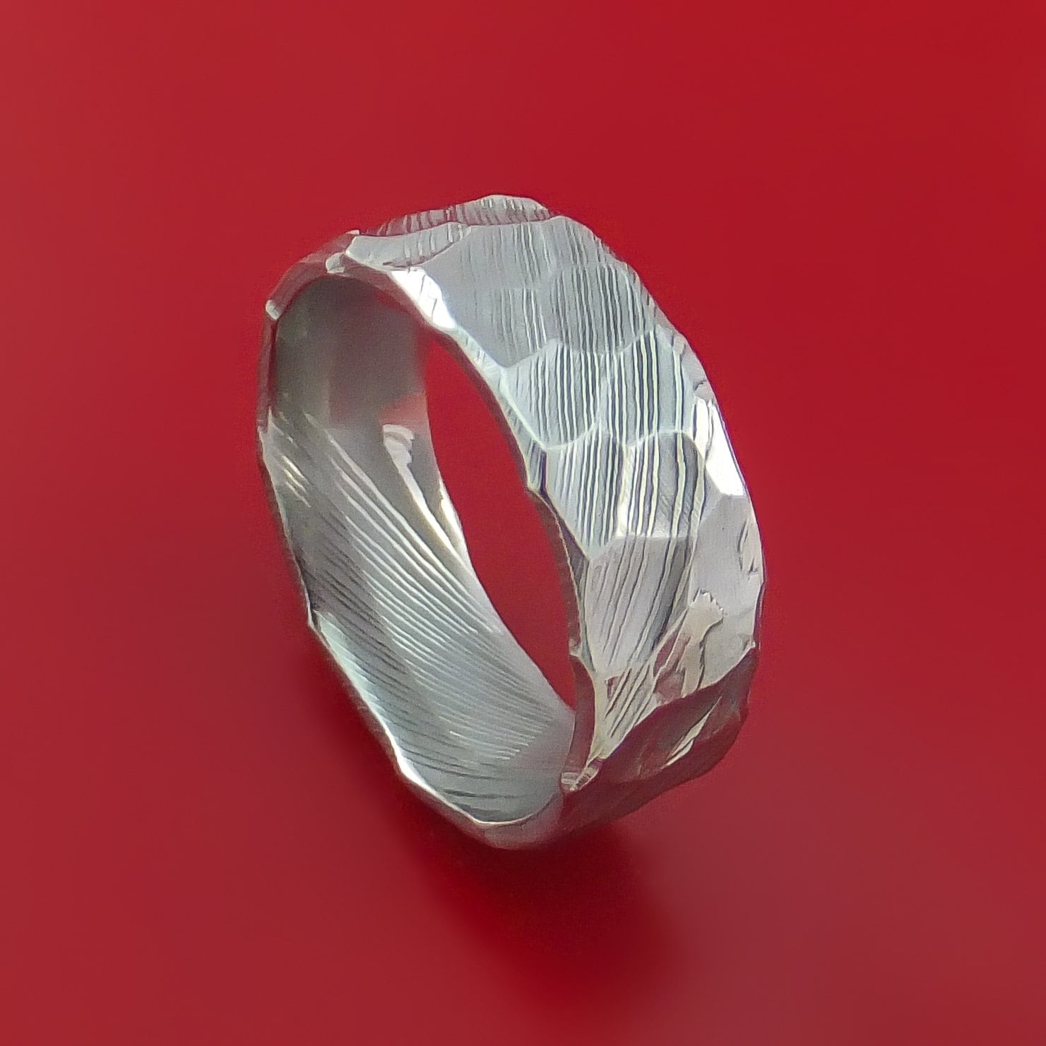 Damast-stahlring Mit Hammerschlag-Finish Für Jede Größe Maßgeschneidert Damast-stahlring Mit Hammerschlag-Finish Für Jede Größe Maßgeschneidert von StonebrookJewelry