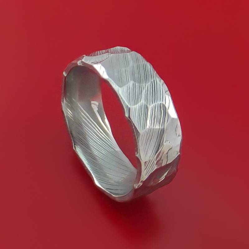 Damast-stahlring Mit Hammerschlag-Finish Für Jede Größe Maßgeschneidert von StonebrookJewelry