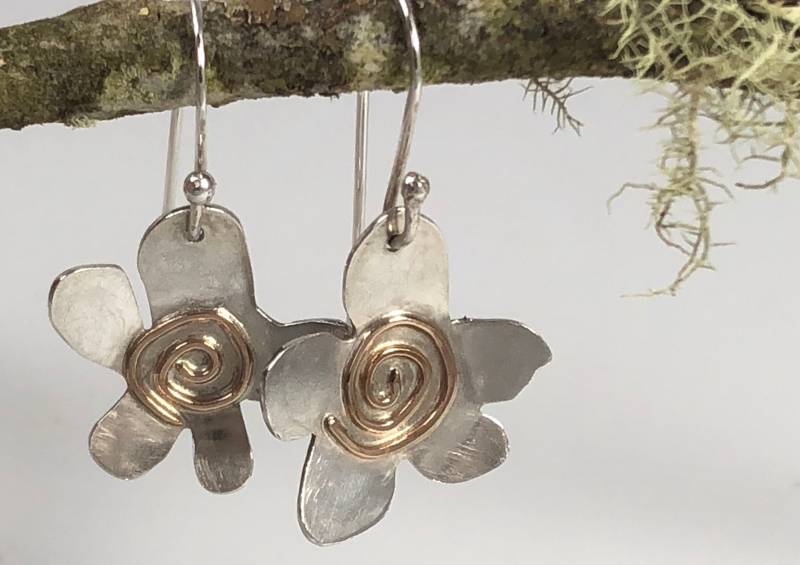 Blumenohrringe Mit Spirale Blumenohrringe Mit Spirale von StonedAdornments