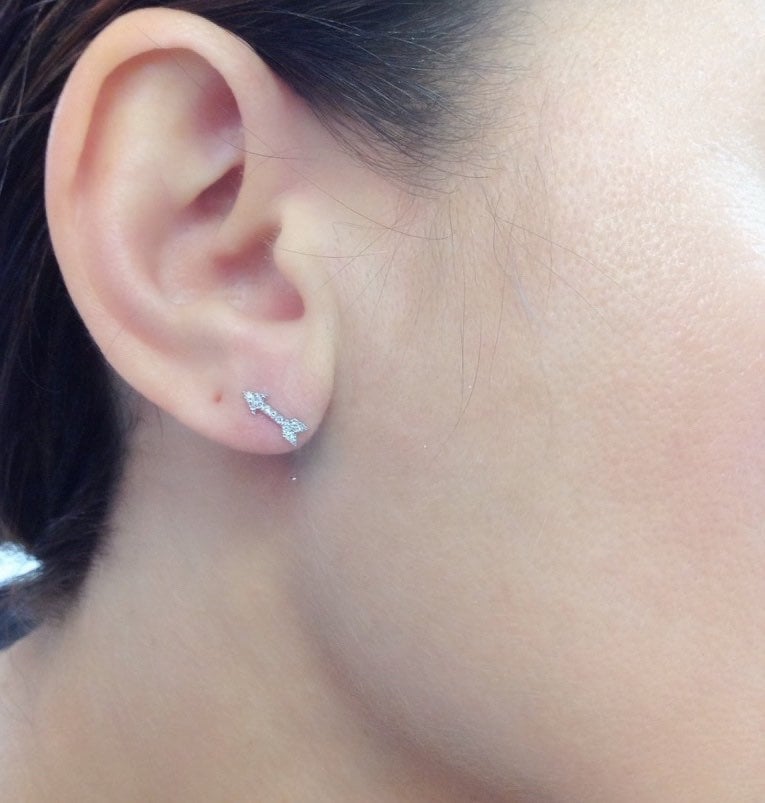 Winzige 14 K Gold Und Diamant Pfeil Ohrstecker Ohrstecker-Dainty Ohrringe-Graduation-Geburtstag-Jubiläum/Mothersday Winzige 14 K Gold Und Diamant Pfeil Ohrstecker Ohrstecker-Dainty Ohrringe-Graduation-Geburtstag-Jubiläum/Mothersday von StonedLovebySuzy