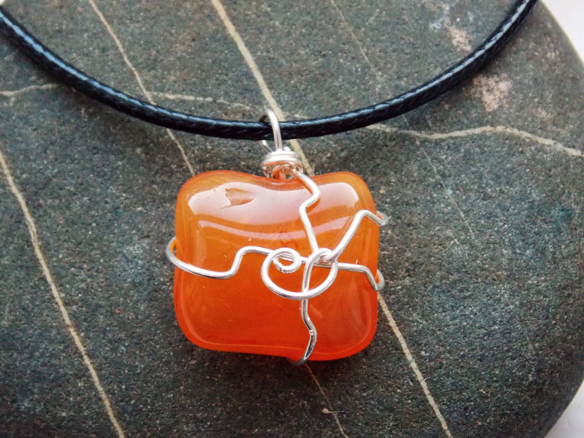 Oranger Karneol Und 925 Sterling Silber Anhänger Halbedelstein Halskette Handarbeit Unikat Astrologie Widder Löwe, Drahtarbeit, Sternzeichen Oranger Karneol Und 925 Sterling Silber Anhänger Halbedelstein Halskette Handarbeit Unikat Astrologie Widder Löwe, Drahtarbeit, Sternzeichen von StonesAndTreasures
