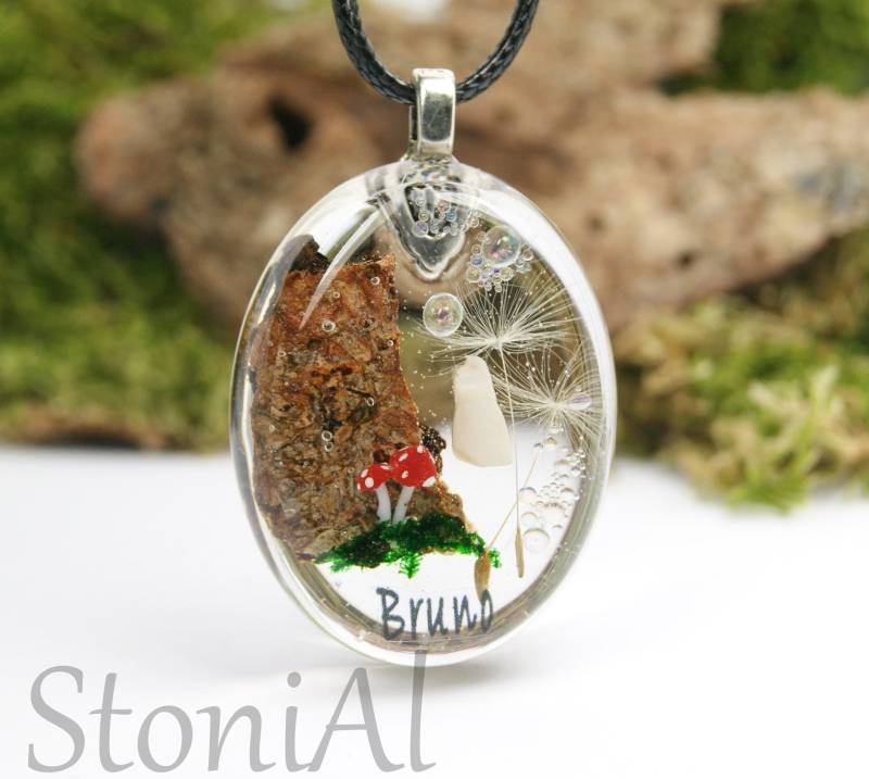 Milchzähnchen in Zauberhafter Atmosphäre/Echte Rinde, Fliegenpilze/Pusteblumen von StoniAl