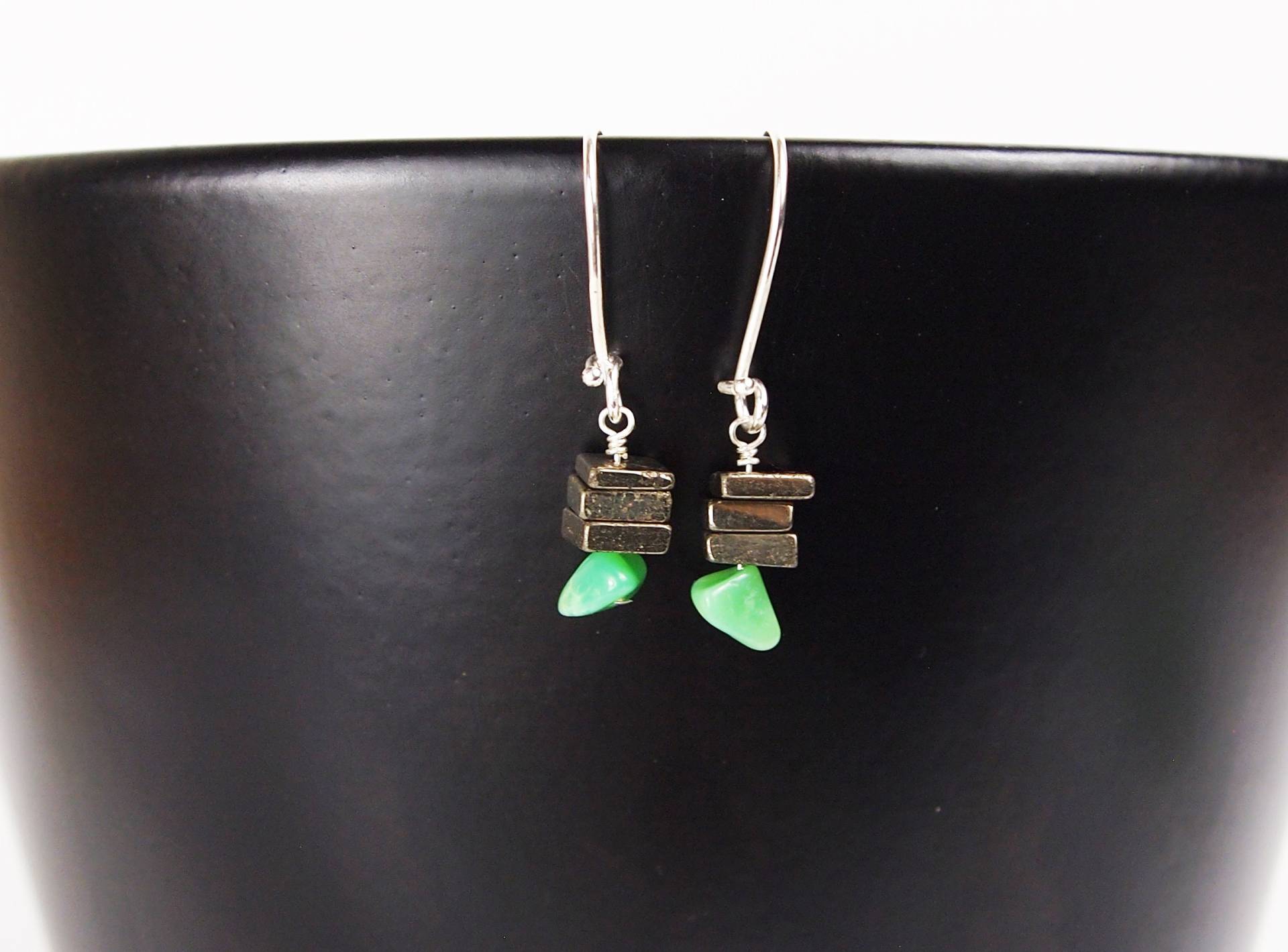 Chrysopras Und Pyrit-Tropfen-Ohrringe von StoopSaleDesigns