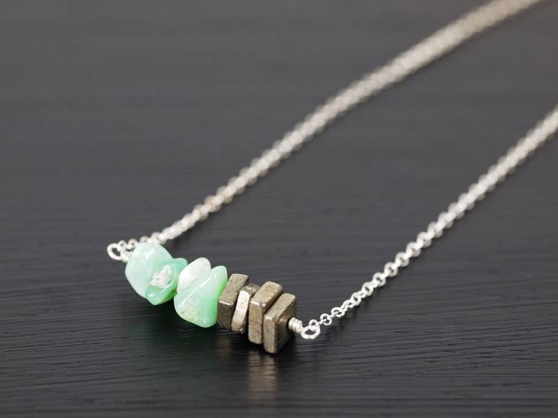 Colorblock Chrysopras Und Pyrit Bar Halskette Colorblock Chrysopras Und Pyrit Bar Halskette von StoopSaleDesigns