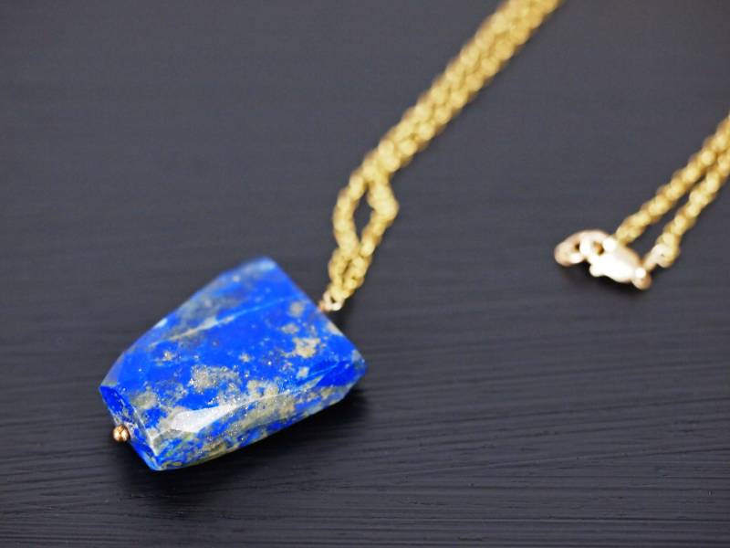 Lapis Nugget Auf Gold Halskette Lapis Nugget Auf Gold Halskette von StoopSaleDesigns