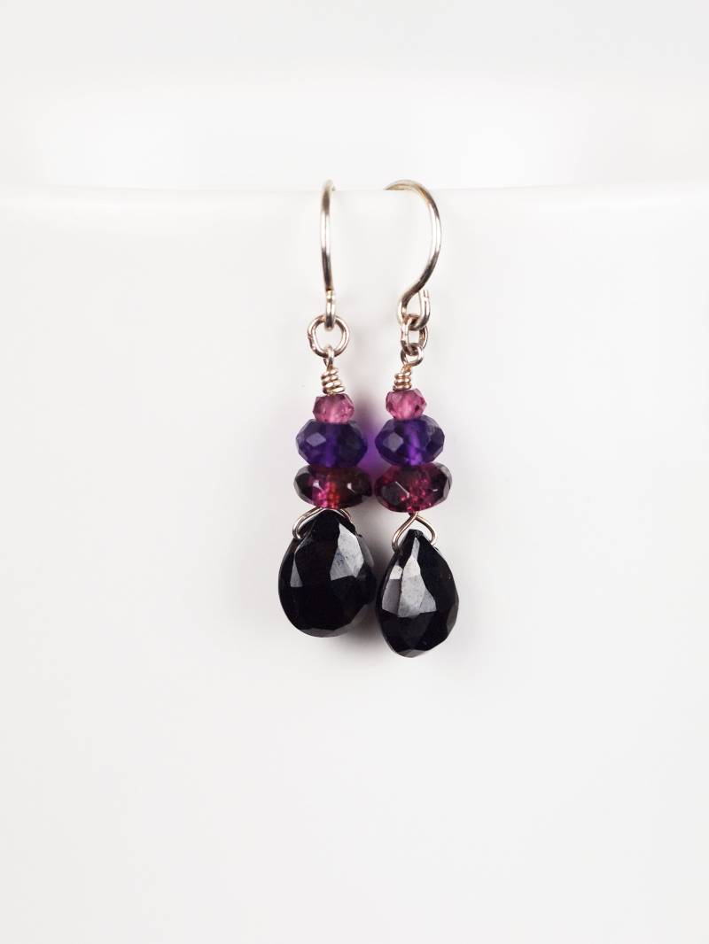 Schwarzer Spinell Granat Und Amethyst Ohrringe Schwarzer Spinell Granat Und Amethyst Ohrringe von StoopSaleDesigns