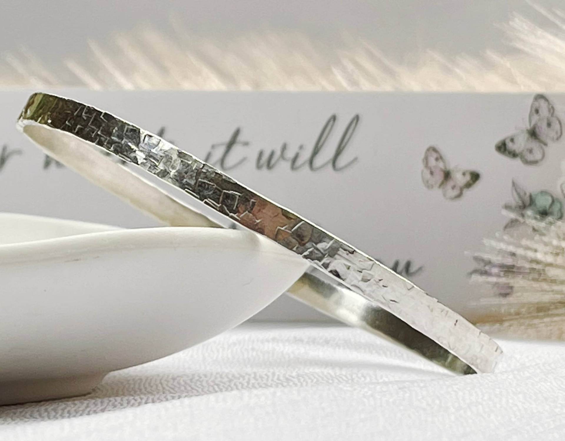 Gehämmerter Sterling Silber Armreif Handgemachtes Unisex Armband Gehämmerter Sterling Silber Armreif Handgemachtes Unisex Armband von StooshJewellery