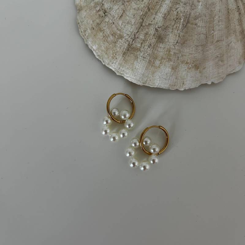 Creolen Aus Edelstahl Mit Einem Ring Perlen von StorieDiSofie