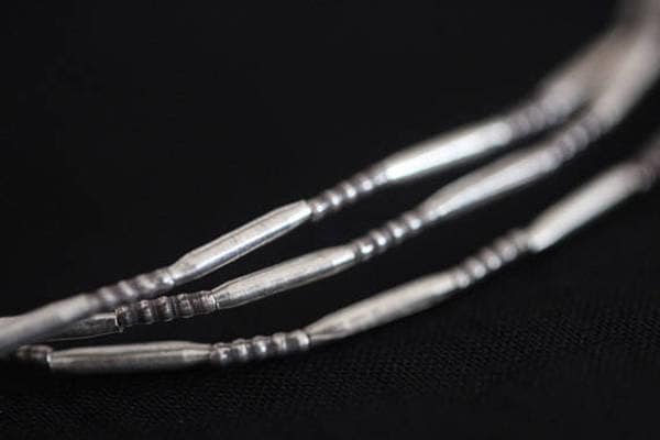3-Reihiges Handgemachtes Silber-Armband Mit Tube-Perlensilberarmbandperlenarmbandfrauenarmbandarmband Für Sie | B0056 3-Reihiges Handgemachtes Silber-Armband Mit Tube-Perlensilberarmbandperlenarmbandfrauenarmbandarmband Für Sie | B0056 von Storiesofsilversilk