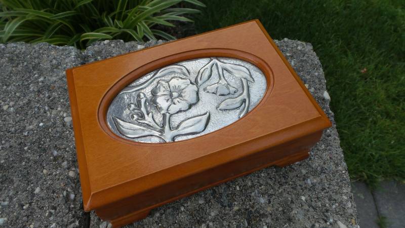 Zinn Blumen Schmuckkästchen, Unikat, Geschenk, Jubiläum von StormFlightDesigns