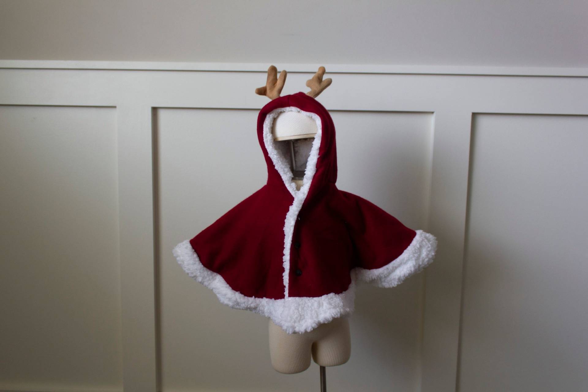 0-6 Monate Reindeer Poncho von StoryBookThreadsOK