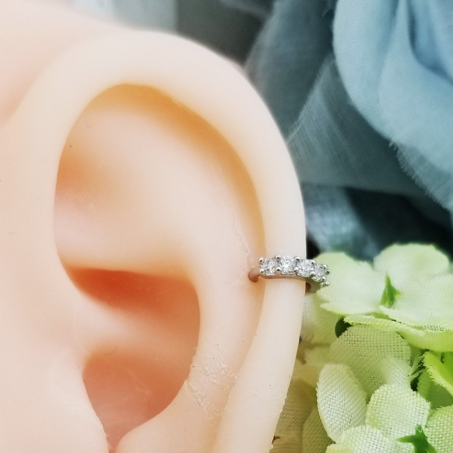 18G Hoop Ohrring Mit Cubic Zirkonia One Touch, Clicker Helix, Knorpel, Tragus, Daith, Piercing 18G Hoop Ohrring Mit Cubic Zirkonia One Touch, Clicker Helix, Knorpel, Tragus, Daith, Piercing von StorybyMIMIsPICK