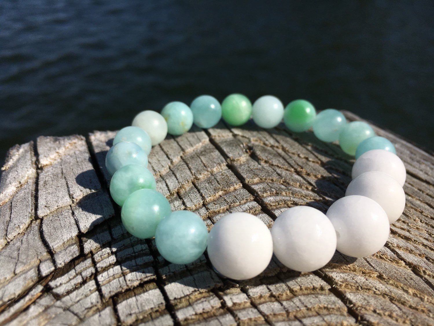 Echtes Weißes Jade Und Aventurin Stretch Armband. 12 10 Mm Perlen. Wunderschöne Farben Der Natur Echtes Weißes Jade Und Aventurin Stretch Armband. 12 10 Mm Perlen. Wunderschöne Farben Der Natur von Stounzz