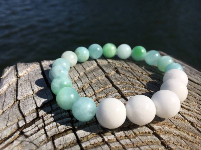 Echtes Weißes Jade Und Aventurin Stretch Armband. 12 10 Mm Perlen. Wunderschöne Farben Der Natur Echtes Weißes Jade Und Aventurin Stretch Armband. 12 10 Mm Perlen. Wunderschöne Farben Der Natur von Stounzz