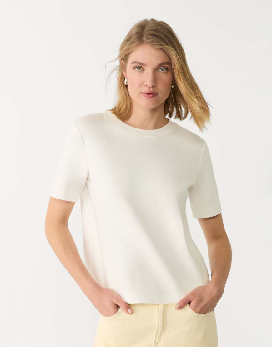 Stradivarius - T-Shirt in Ecru-Neutral Stradivarius - T-Shirt in Ecru-Neutral von Stradivarius