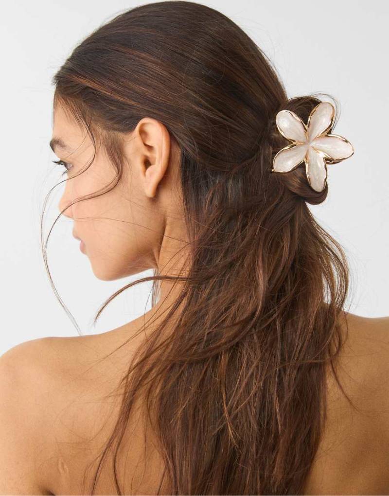 Stradivarius - 3er-Pack blumenförmige Haarspangen in Ecru-Weiß von Stradivarius