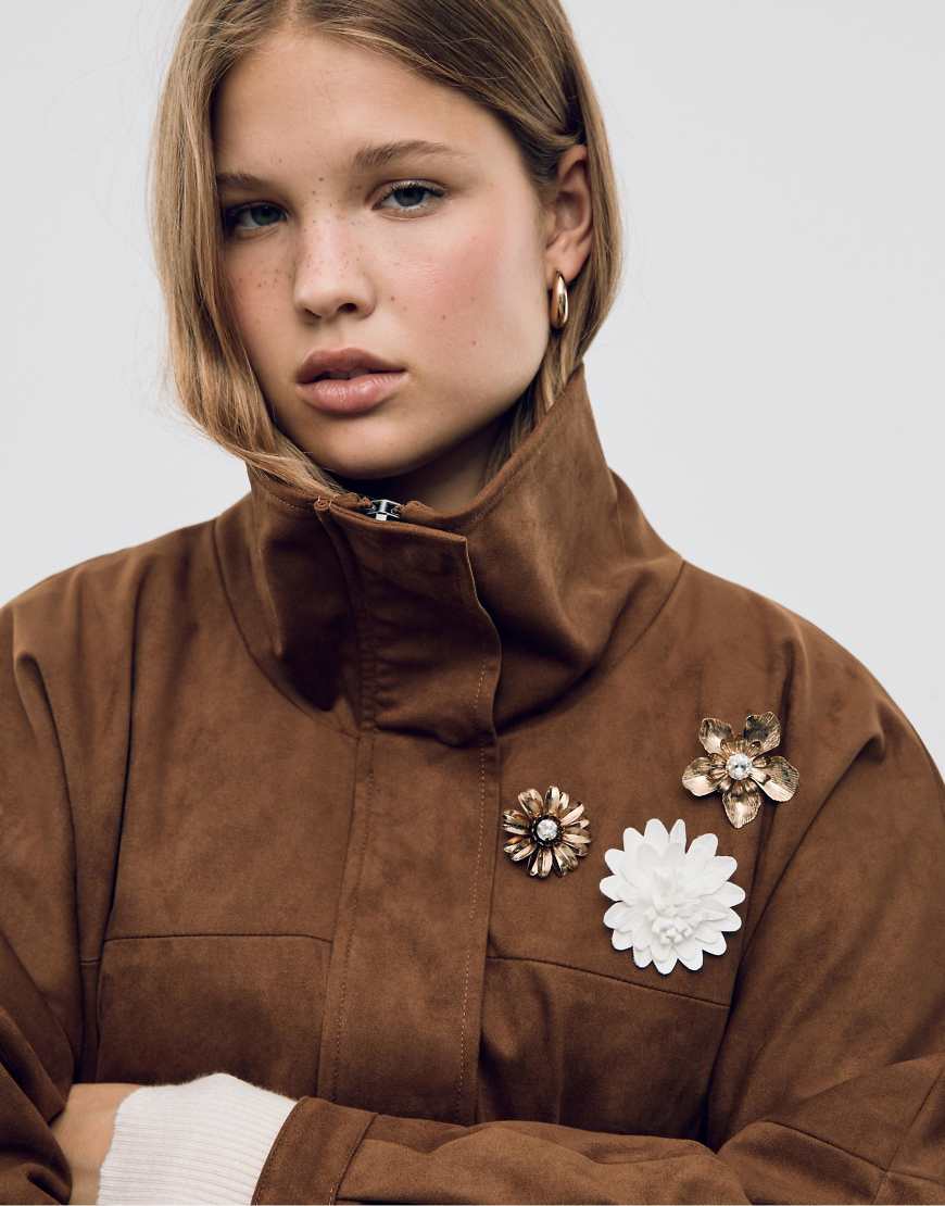 Stradivarius - 3er-Pack blumenförmige Haarspangen in Ecru-Weiß Stradivarius - 3er-Pack blumenförmige Haarspangen in Ecru-Weiß von Stradivarius