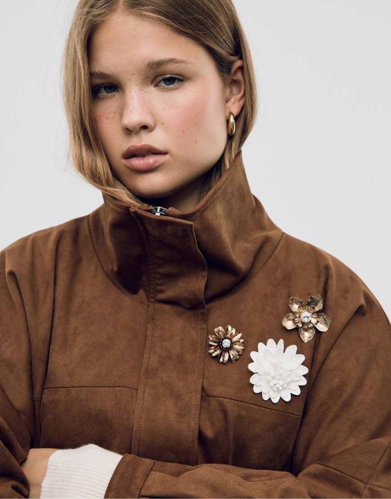 Stradivarius - 3er-Pack blumenförmige Haarspangen in Ecru-Weiß Stradivarius - 3er-Pack blumenförmige Haarspangen in Ecru-Weiß von Stradivarius