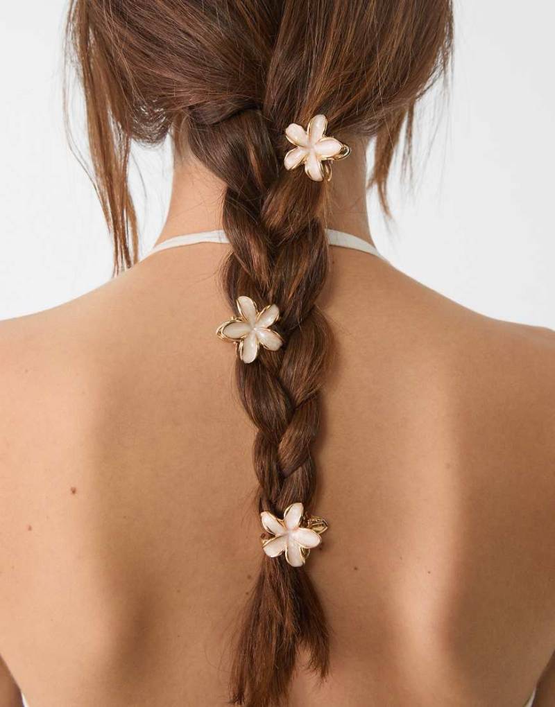 Stradivarius - 6er-Pack kleine Blumen-Haarklammern in Ecru-Weiß von Stradivarius