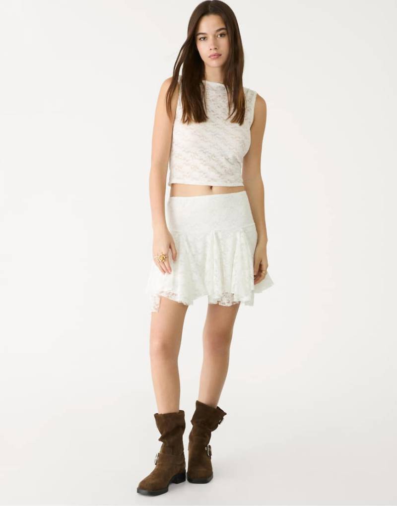 Stradivarius - Ärmelloses Oberteil aus Spitze in Weiß von Stradivarius