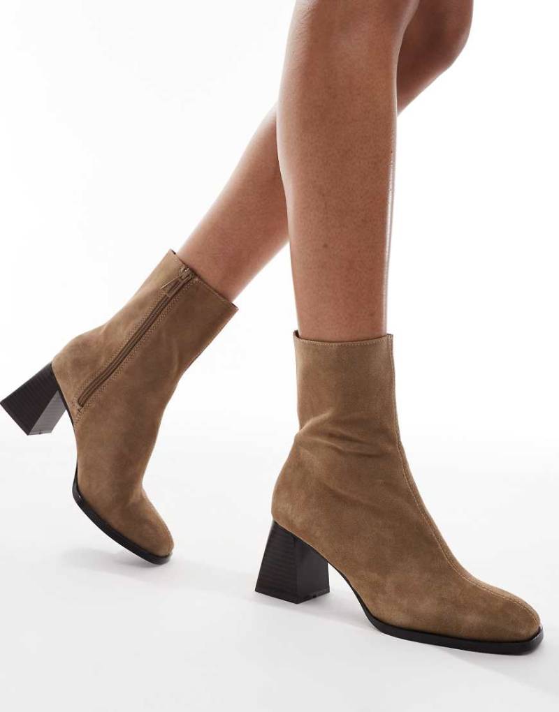Stradivarius - Ankle-Boots aus hellbraunem Wildleder mit Absatz von Stradivarius