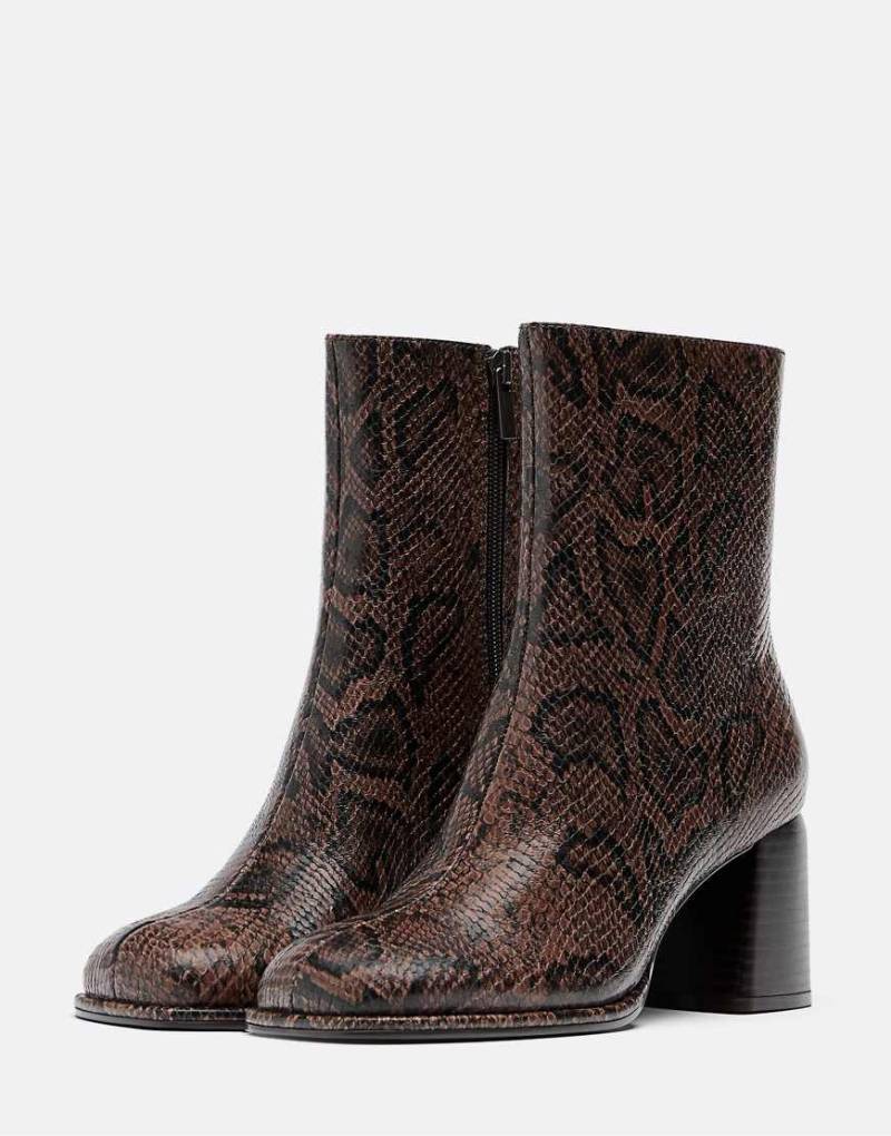 Stradivarius - Ankle-Boots mit Animal-Print und mittelhohem Absatz in Combined-Bunt von Stradivarius