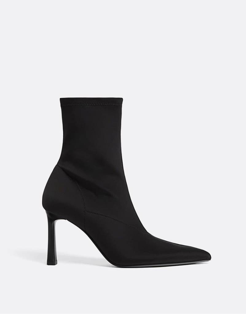 Stradivarius - Ankle Boots mit Stoff und Stilettoabsatz in Schwarz von Stradivarius
