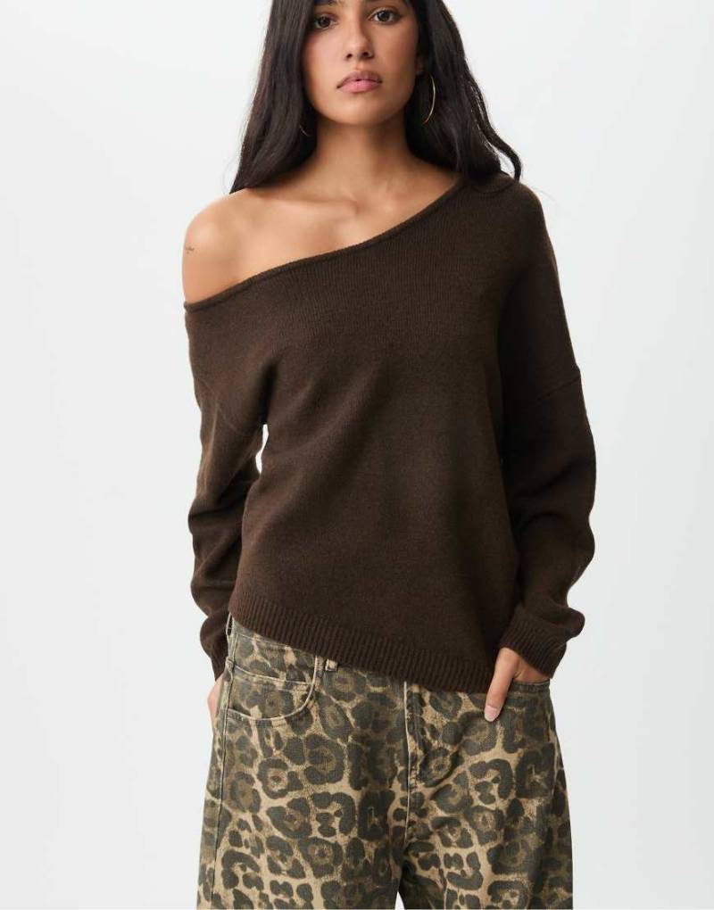 Stradivarius - Asymmetrischer Strickpullover in Braun-Brown von Stradivarius