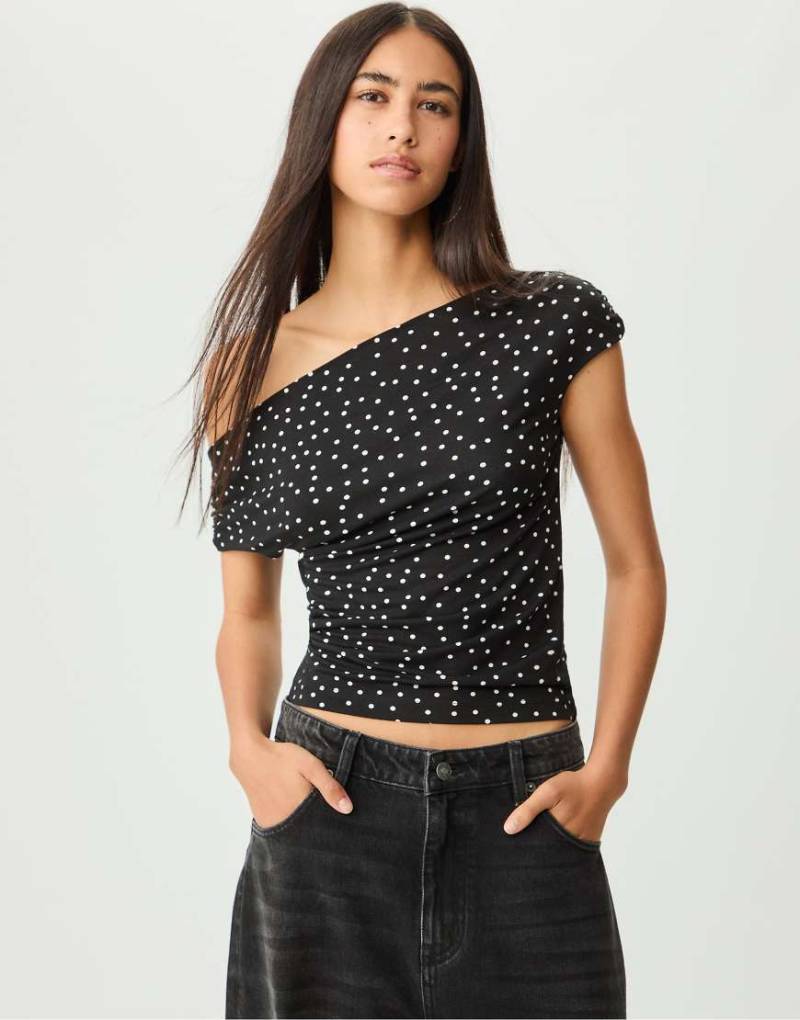 Stradivarius - Asymmetrisches T-Shirt in verwaschenem Jeansgrau mit Punktemuster von Stradivarius