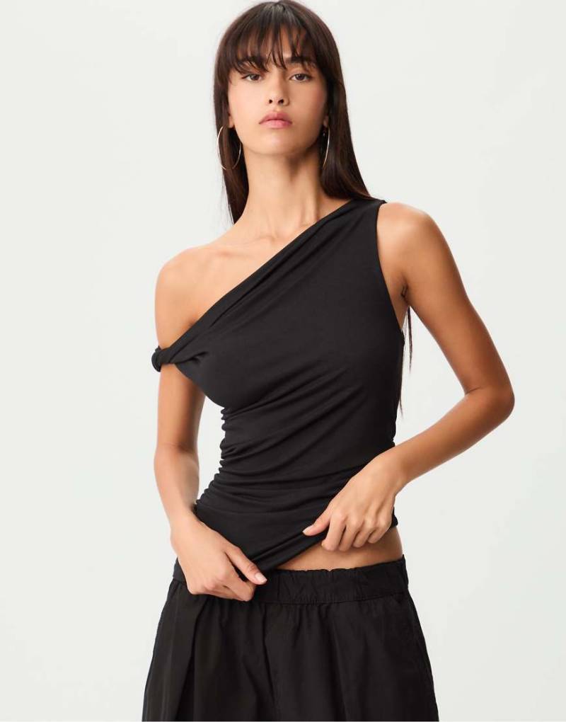Stradivarius - Asymmetrisches Top in Schwarz von Stradivarius