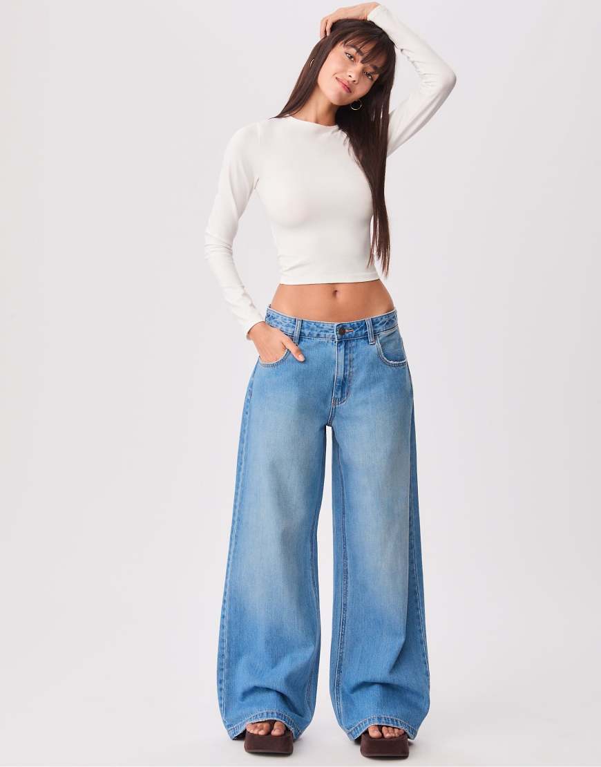 Stradivarius - Baggy Jeans aus mittelblauem Denim von Stradivarius